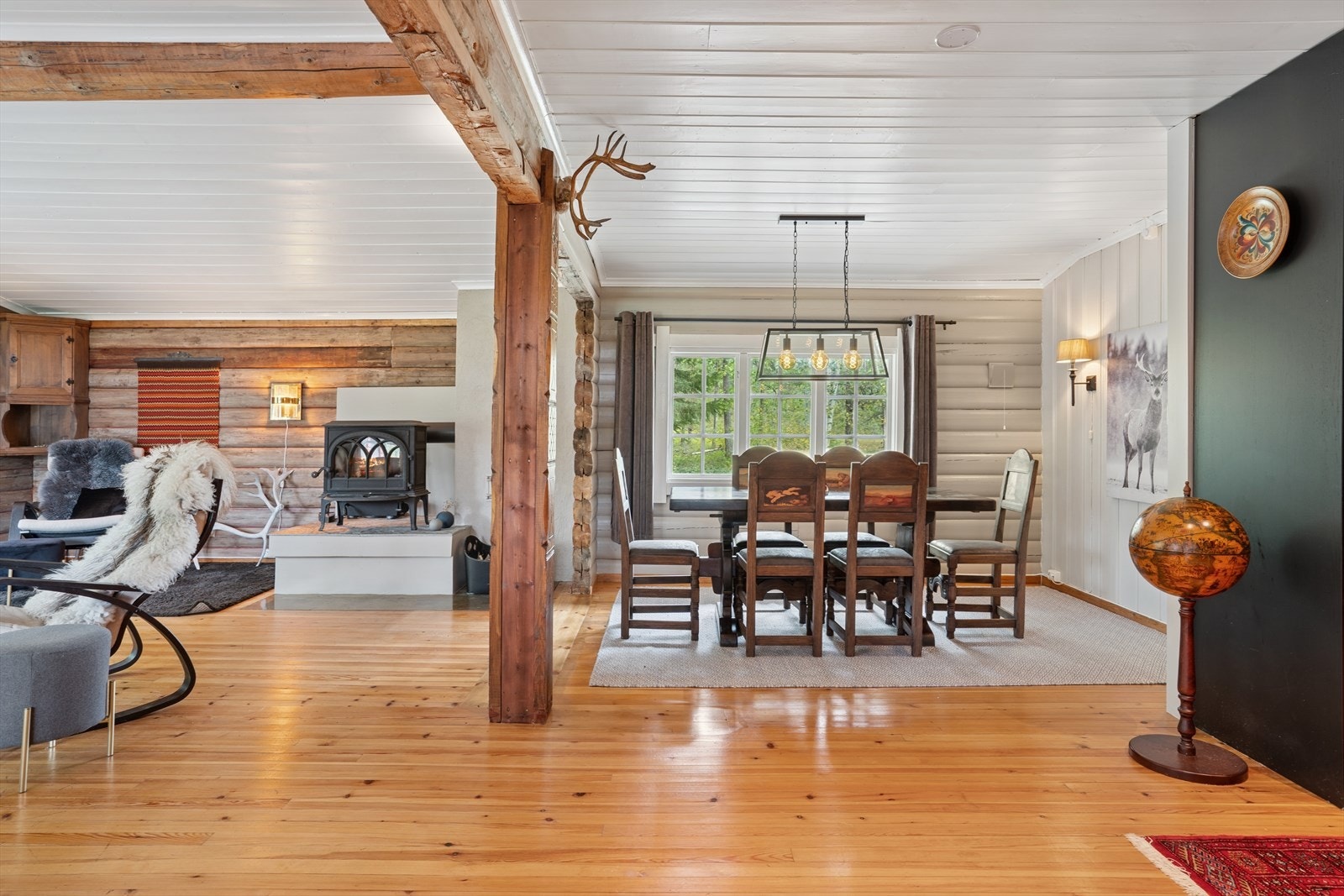 Spisestue hvor du kan samle familie og venner til hyggelige måltider Galleribilde