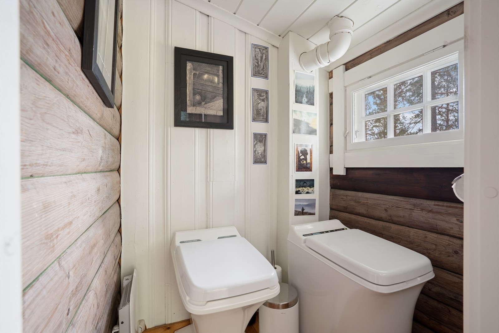 Eget toalettrom med urinal og forbrenningstoalett Galleribilde