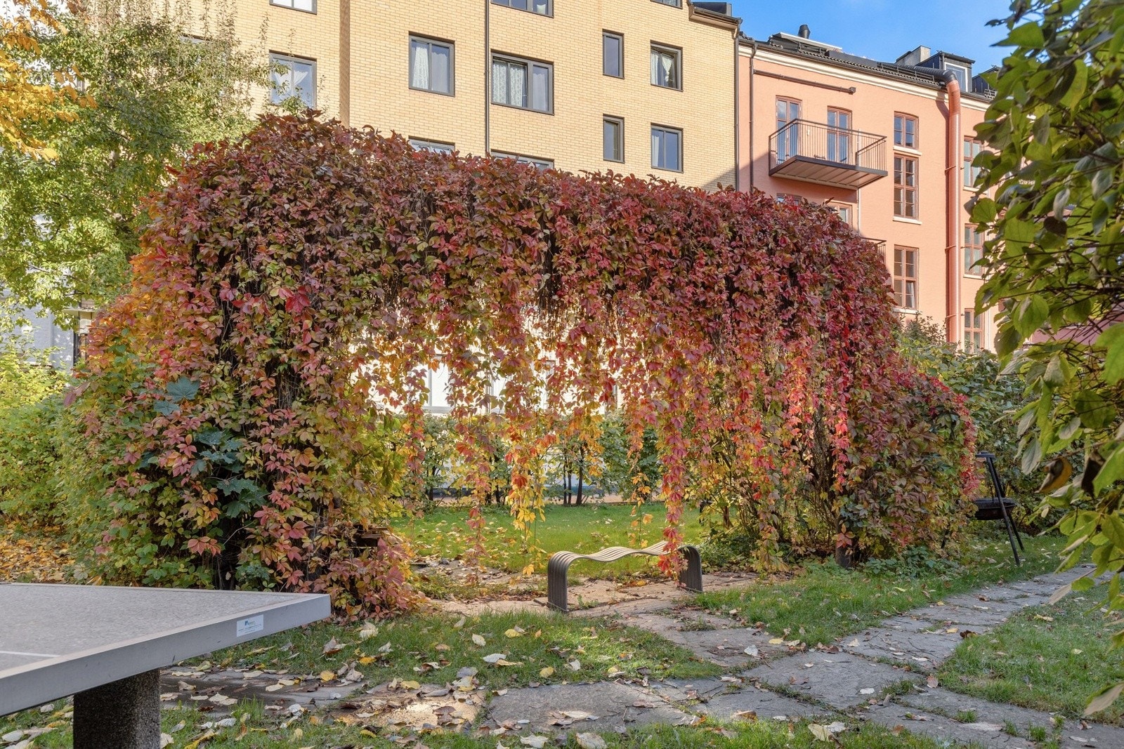 Boligen har en meget attraktiv og sentral beliggenhet på Grünerløkka, midt i Oslo med alt innen kort gangavstand. Galleribilde