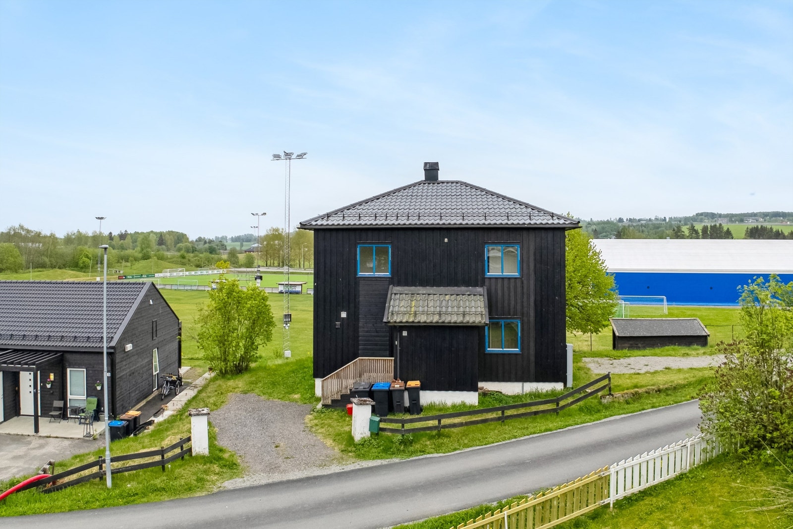 Koselig enebolig i barnevennlig og rolig boområde - Velkommen til Valmuevegen 11! Galleribilde