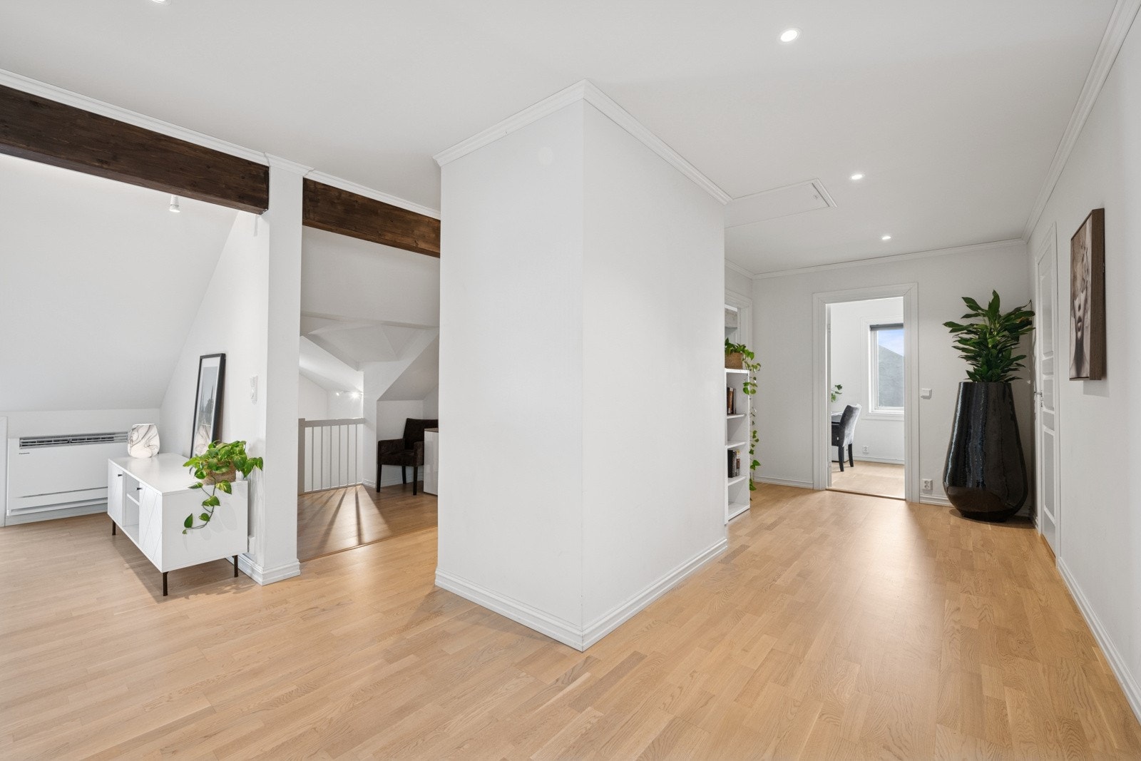 Downlights i himling. Galleribilde