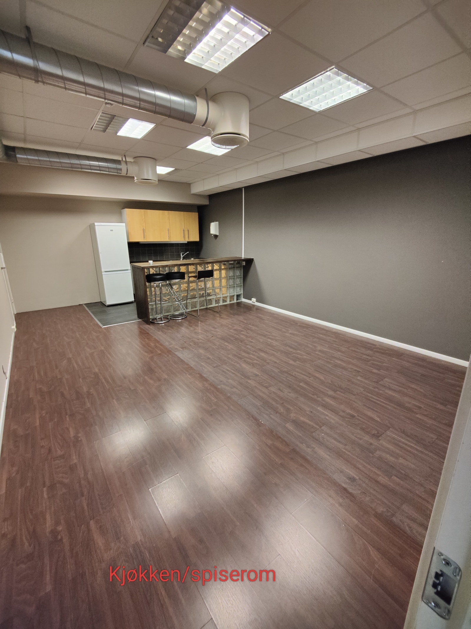 Kjøkken og spiserom - 29 m2 Galleribilde