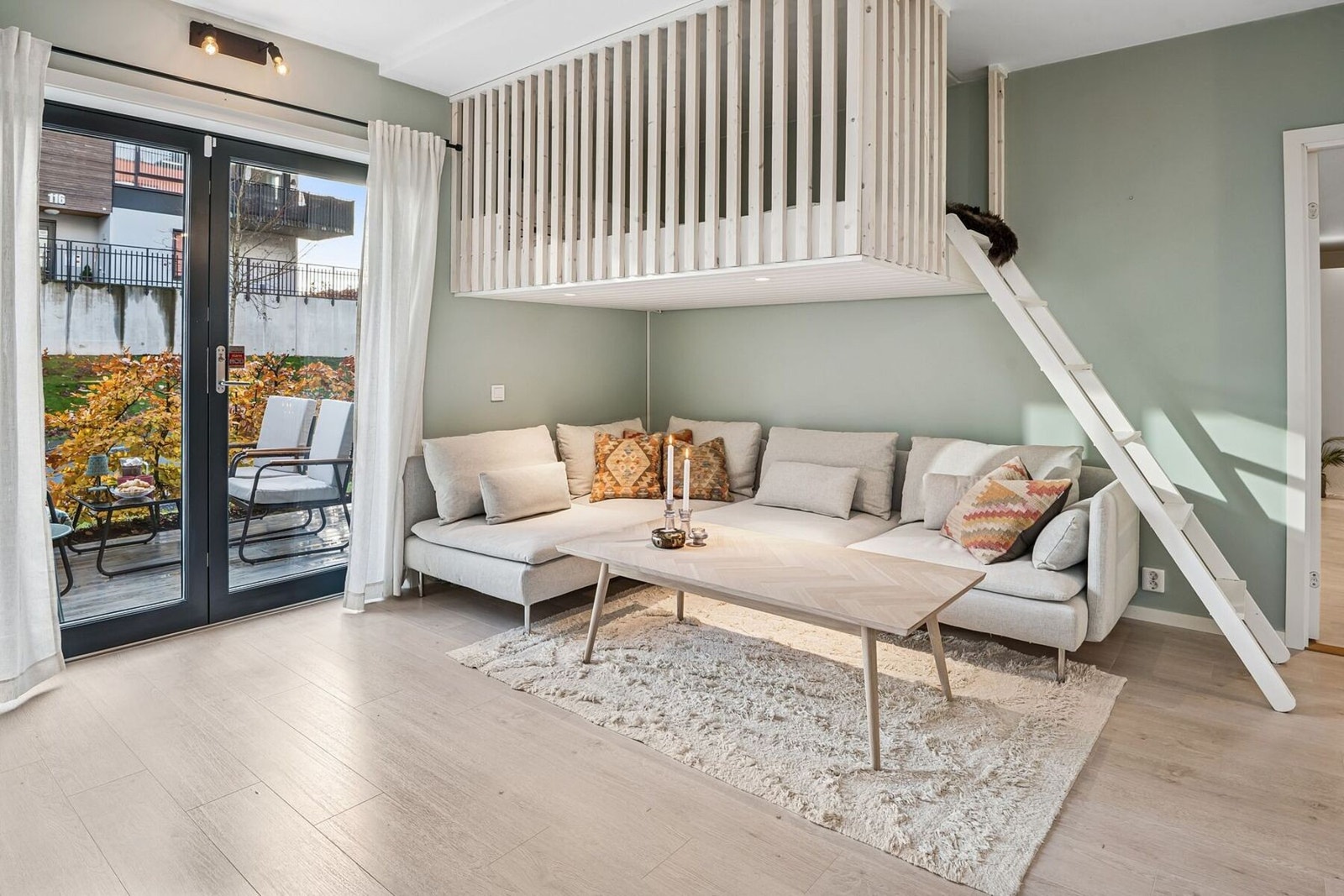 Et lunt lite gjemmested over stuen - Dette er ikke permanent og kan fjernes før salg hvis ønskelig. Galleribilde