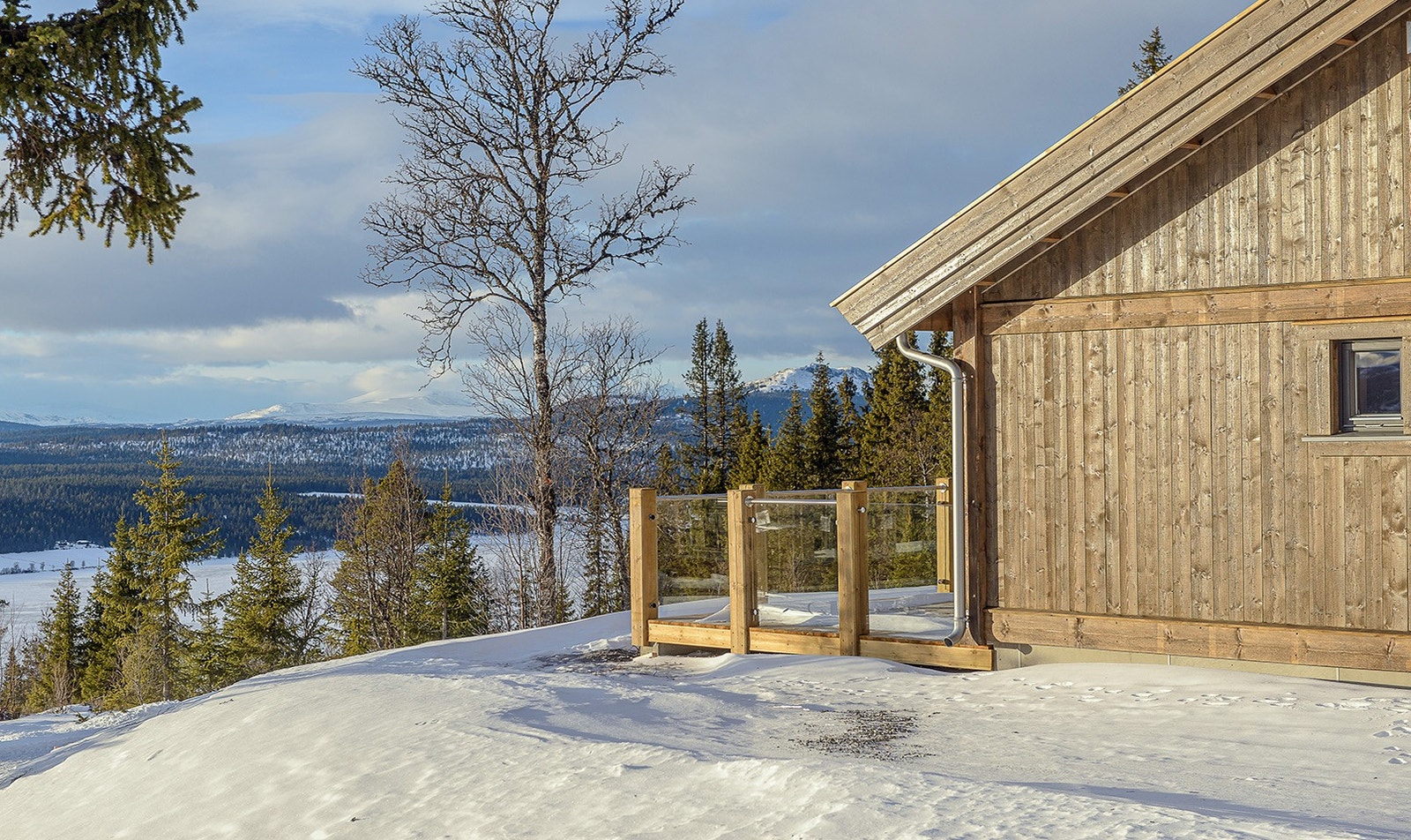 Ferdigbygd hytte fra et hyttefelt i Gudbrandsdalen Galleribilde