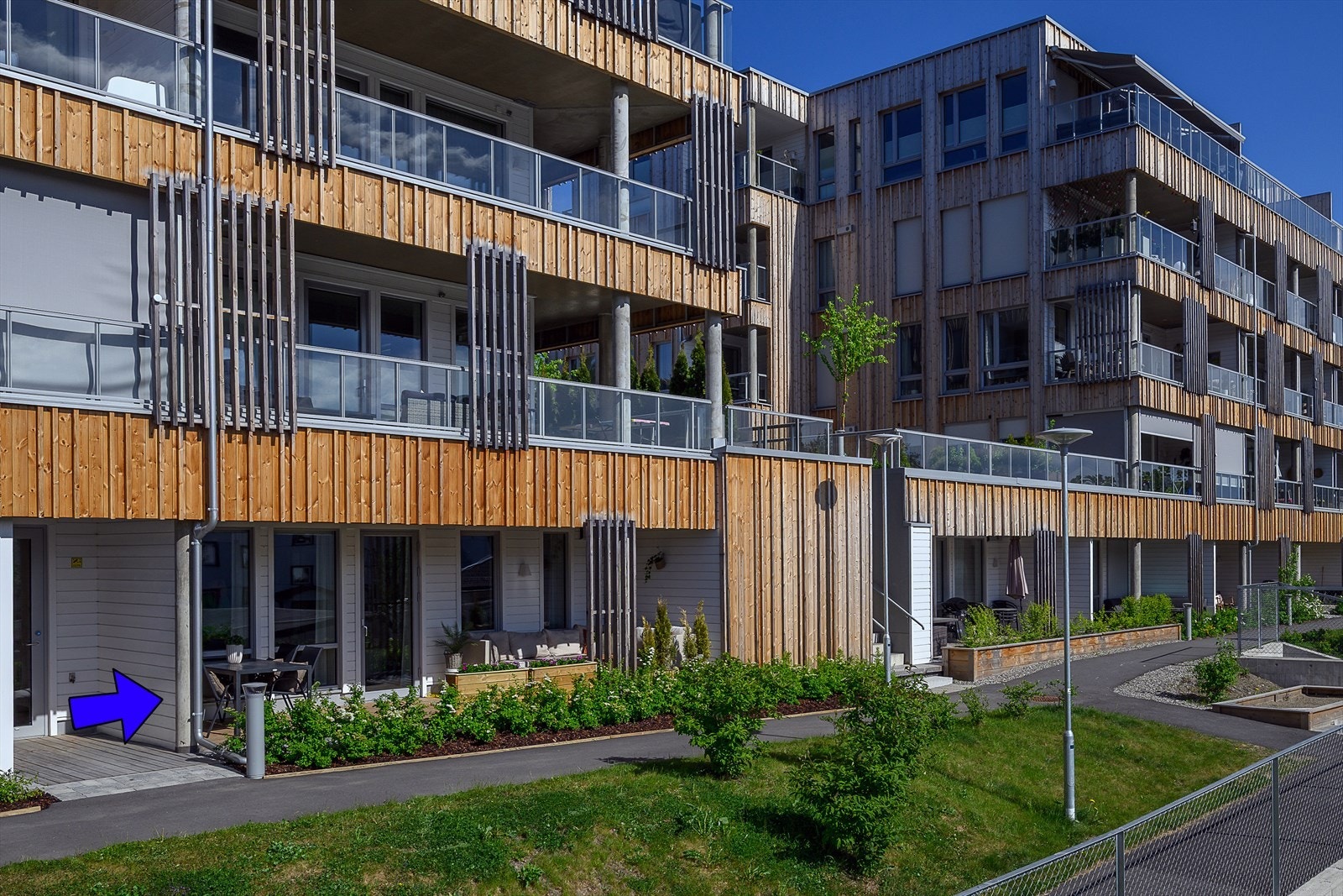 Flott leilighet på bakkeplan, hvor trivselsfaktoren er høy og hverdagslivet enklere. Galleribilde