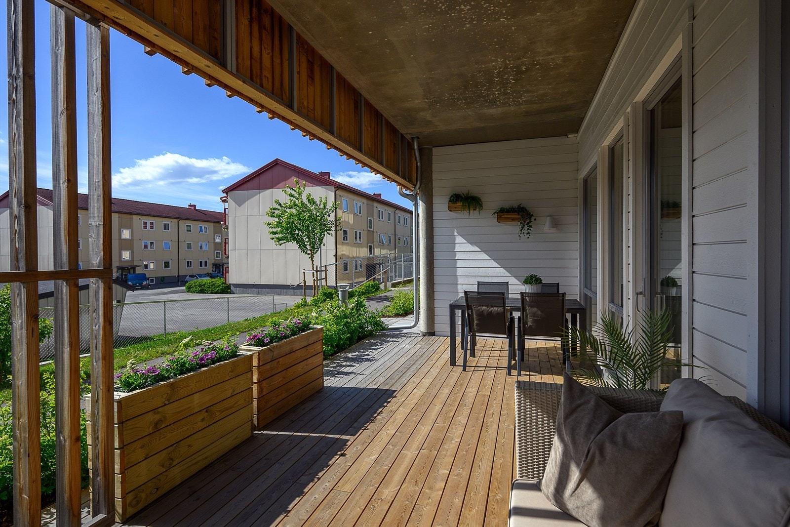 Takoverbygget terrasse med plass til flere møbleringsmuligheter Galleribilde