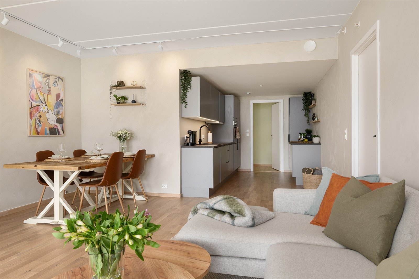 Gjennomgående, moderne og smakfull leilighet. Galleribilde