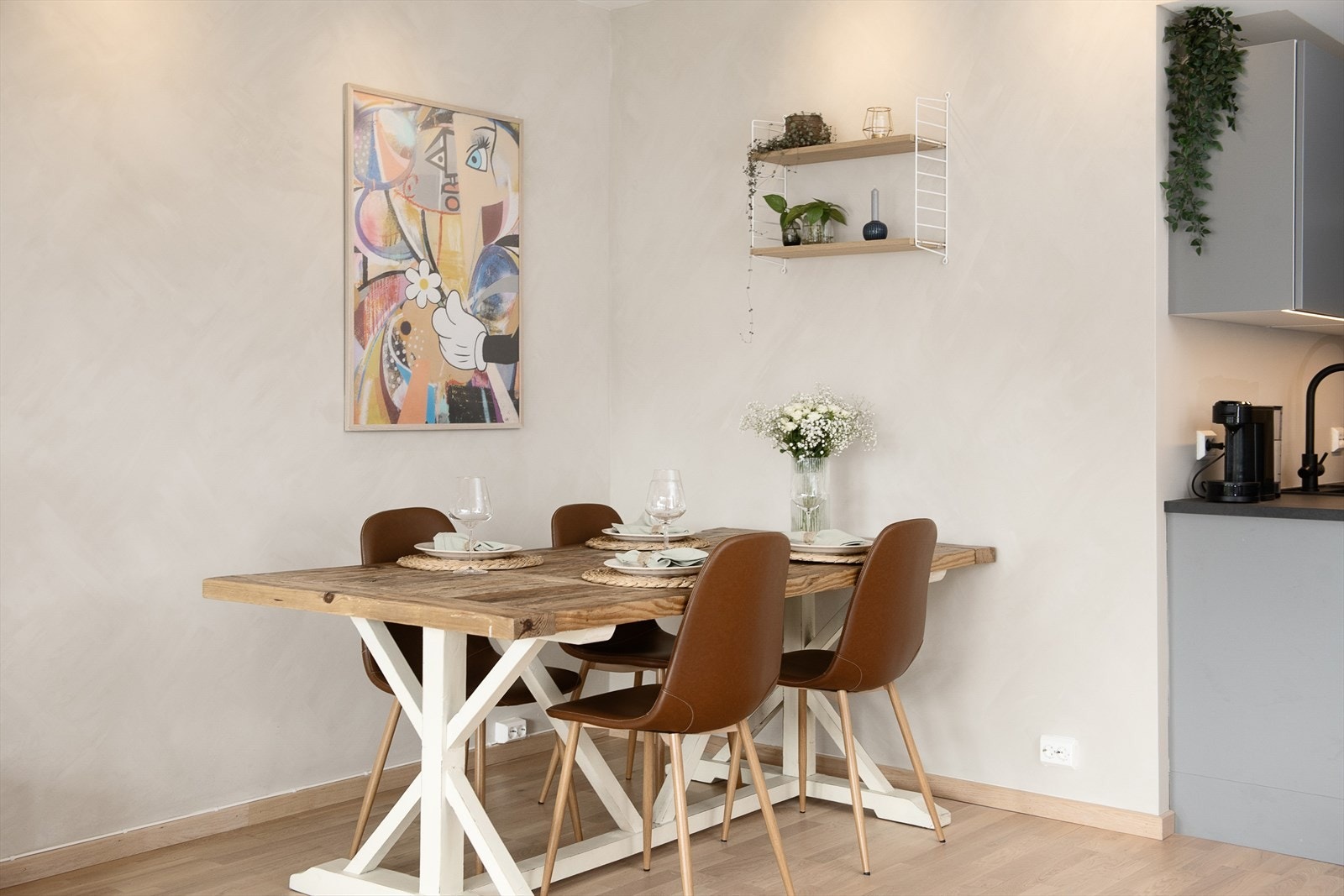 Detaljbilde fra kjøkken og spisestue. Galleribilde