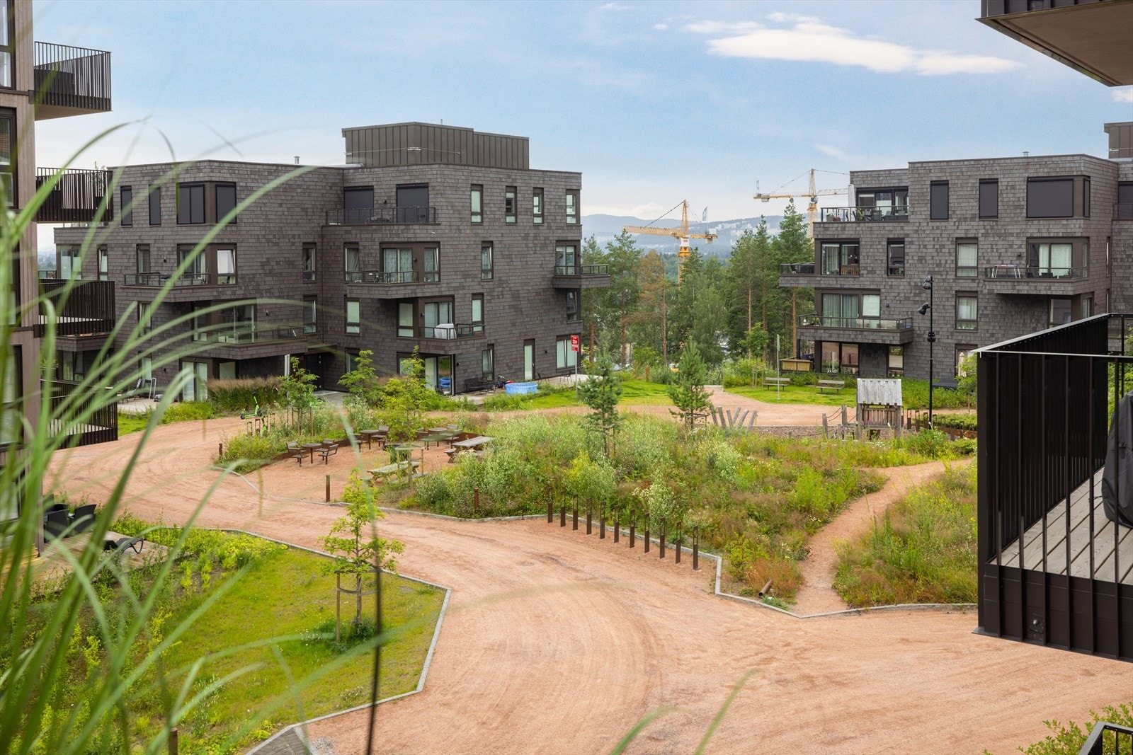 Her får du sol fra formiddag til kveld - en perfekt hjørnebeliggenhet! Galleribilde