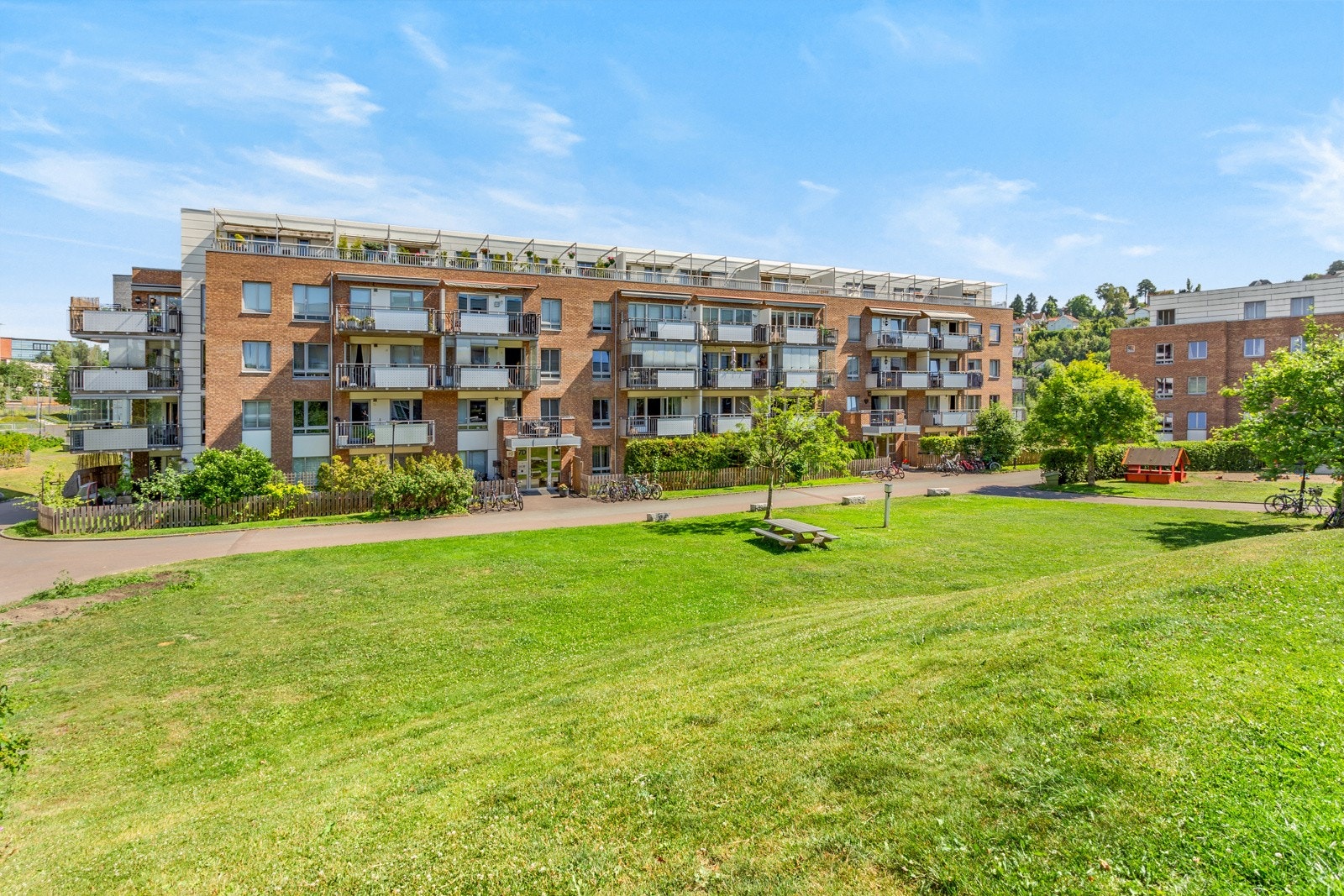 Veldrevet og hyggelig borettslag med 40 leiligheter. Galleribilde