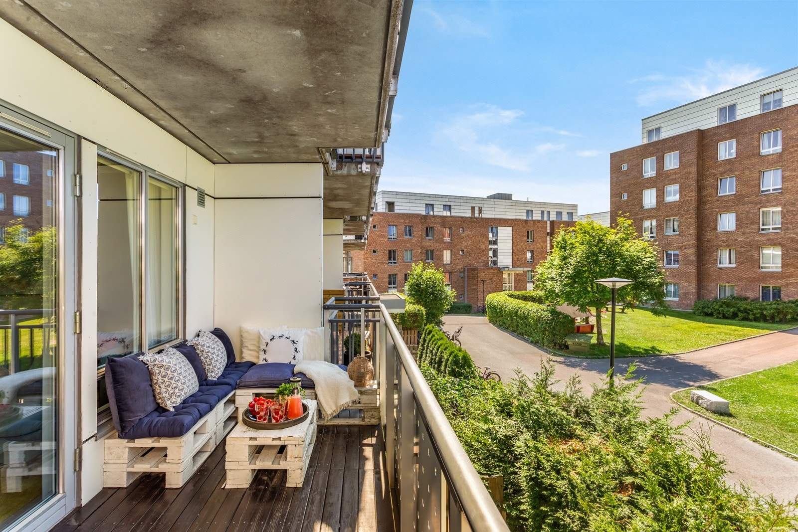 Fra stuen er det utgang til en herlig, vestvendt balkong med gode solforhold. Galleribilde