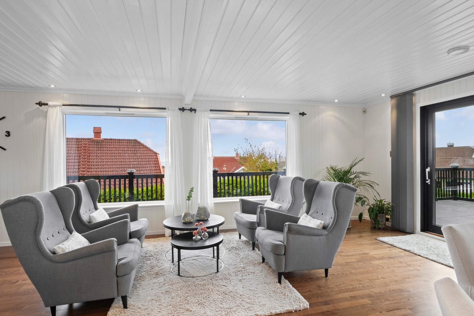 Sammen danner stuen og kjøkkenet et innbydende allrom med klart avdelte soner for familien. Galleribilde