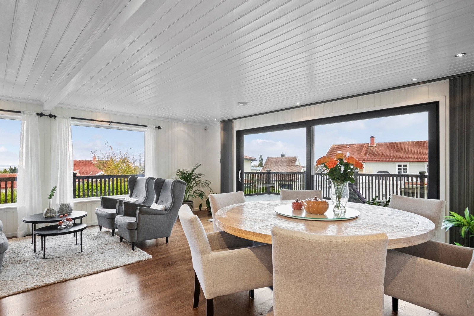 Velkommen inn i et pent og romslig familiehjem med god fleksibilitet. Galleribilde