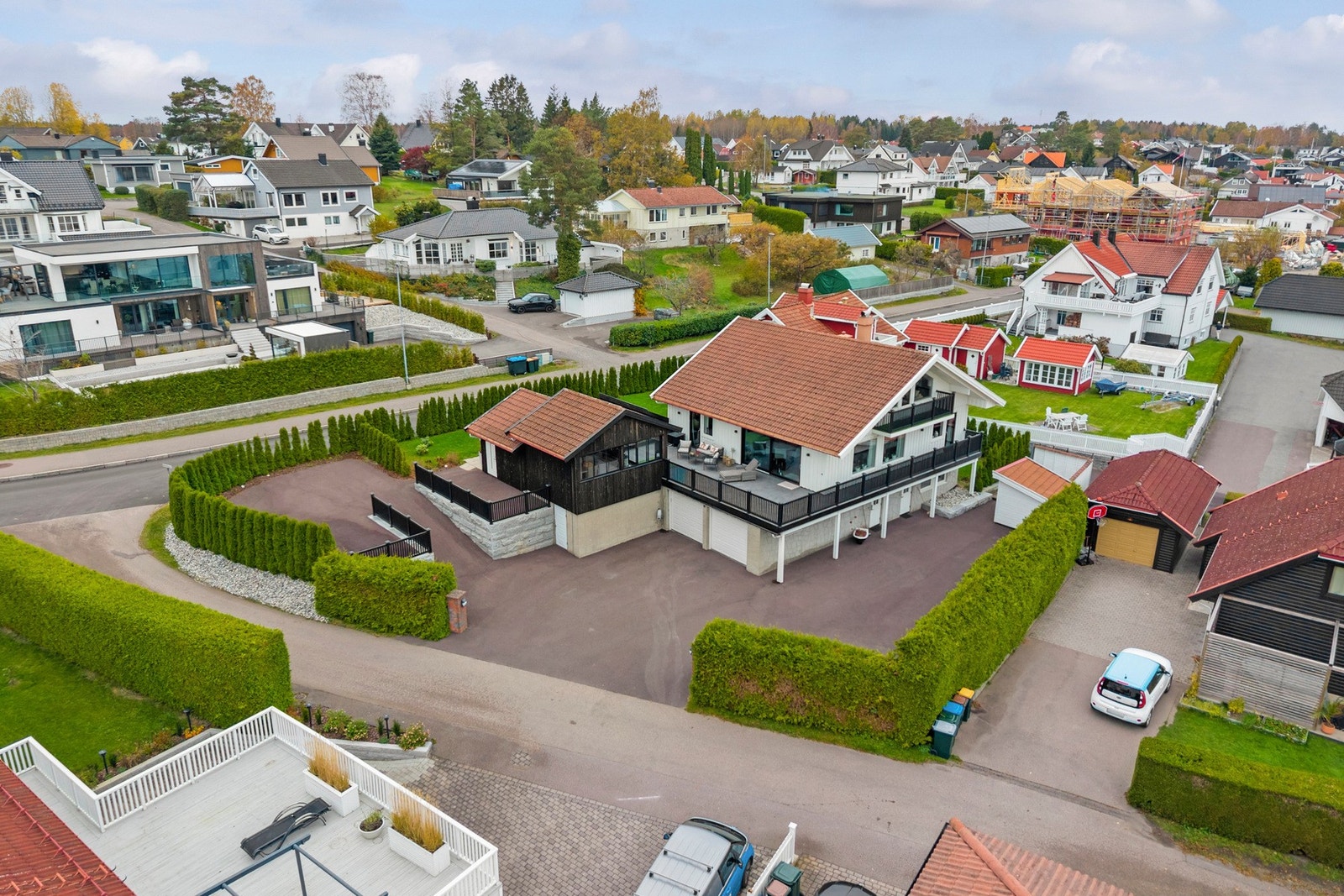 Meget innholdsrik bolig nær sjøen Galleribilde