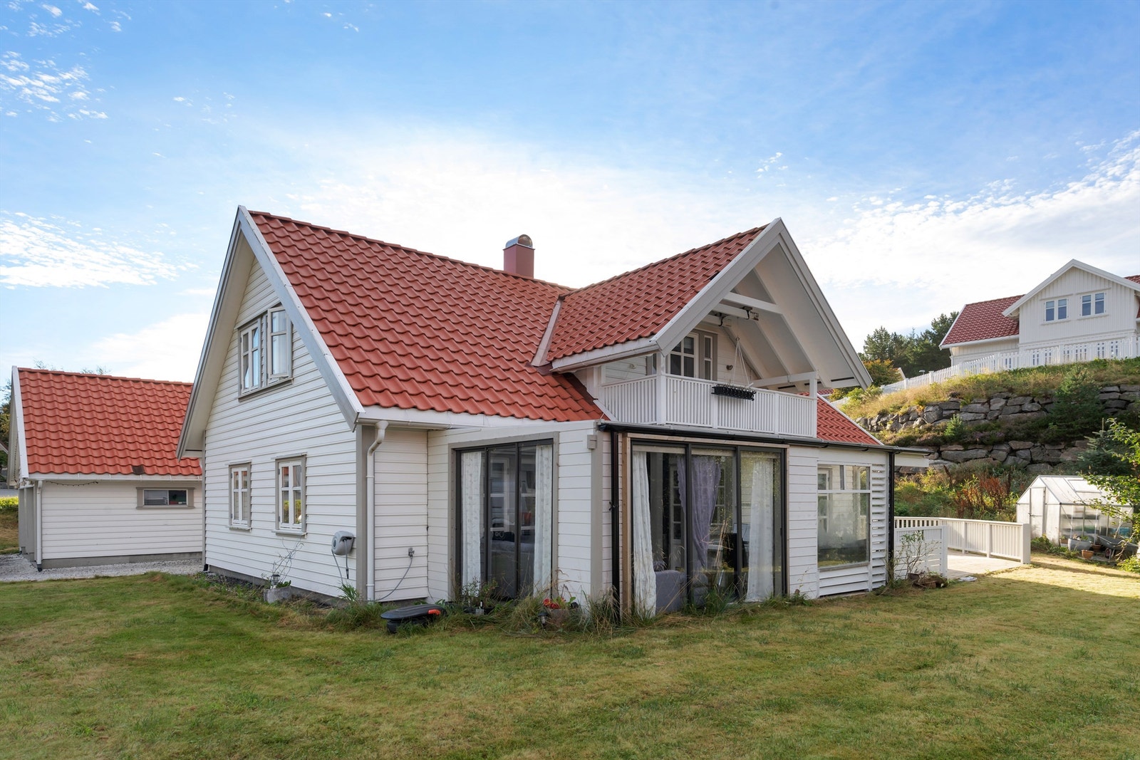 Enebolig oppført i 2009 som består av 1. etasje og loftetasje Galleribilde