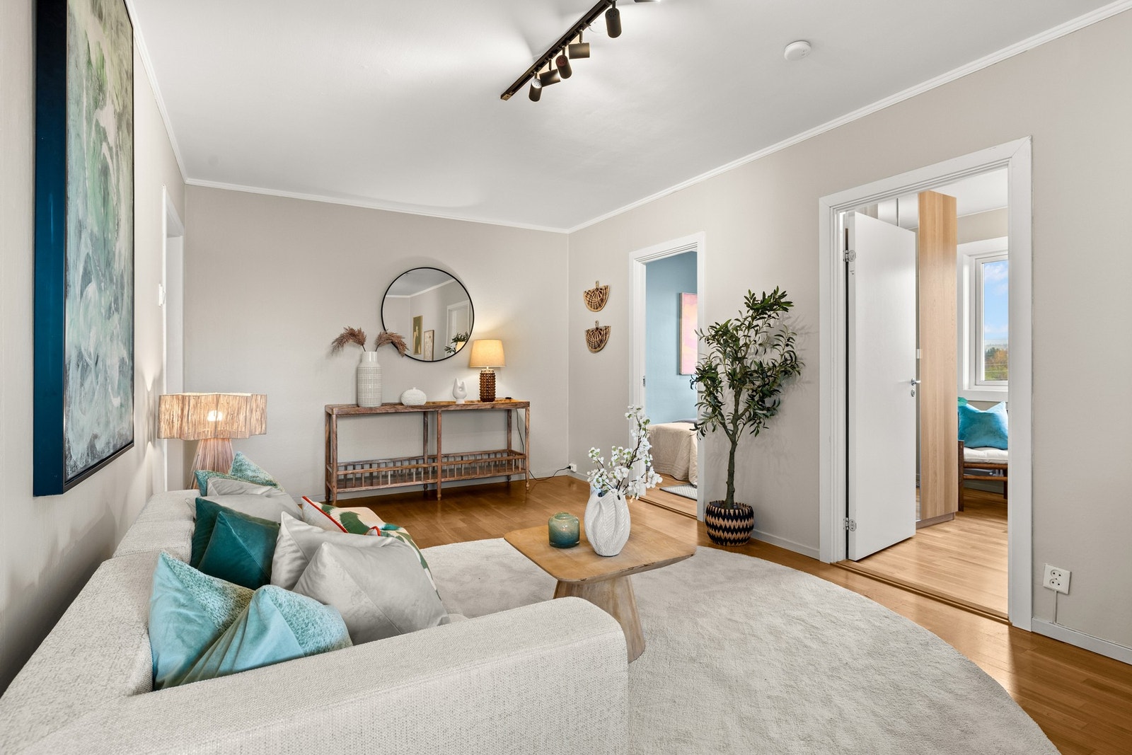 Boligen oppleves som svært innbydende og tiltalende, og her kan du flytte rett inn. Galleribilde