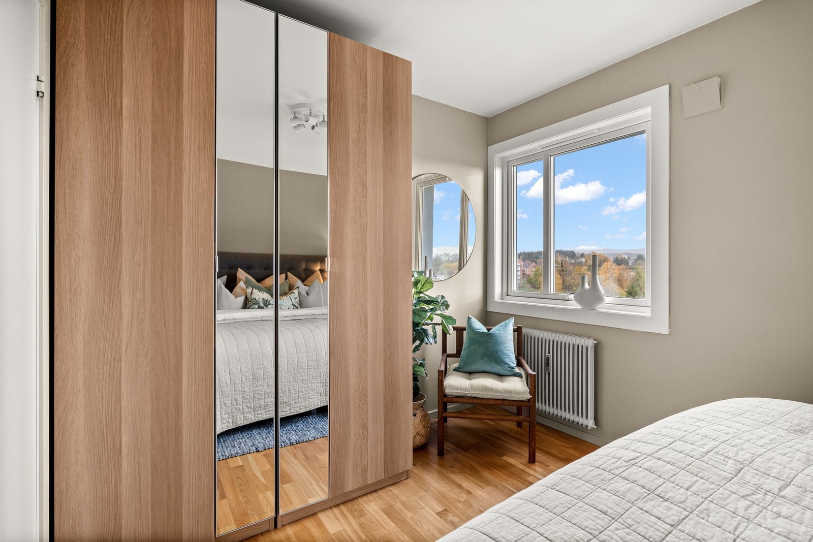 Garderobeskap på hovedsoverom. Galleribilde