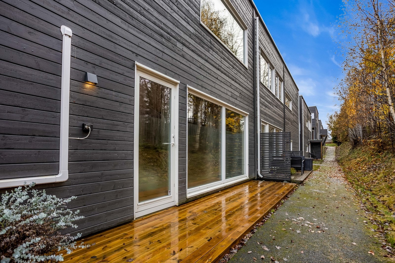 Terrassen er utstyrt med lys og kontakt. Galleribilde