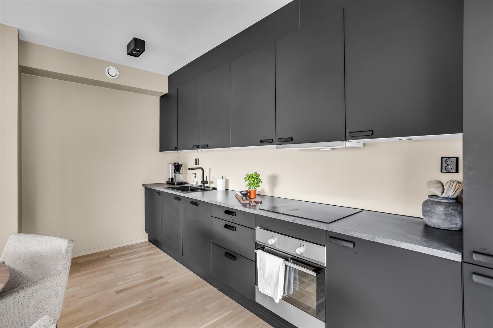 Det er montert komfyrvakt og waterguard. Galleribilde