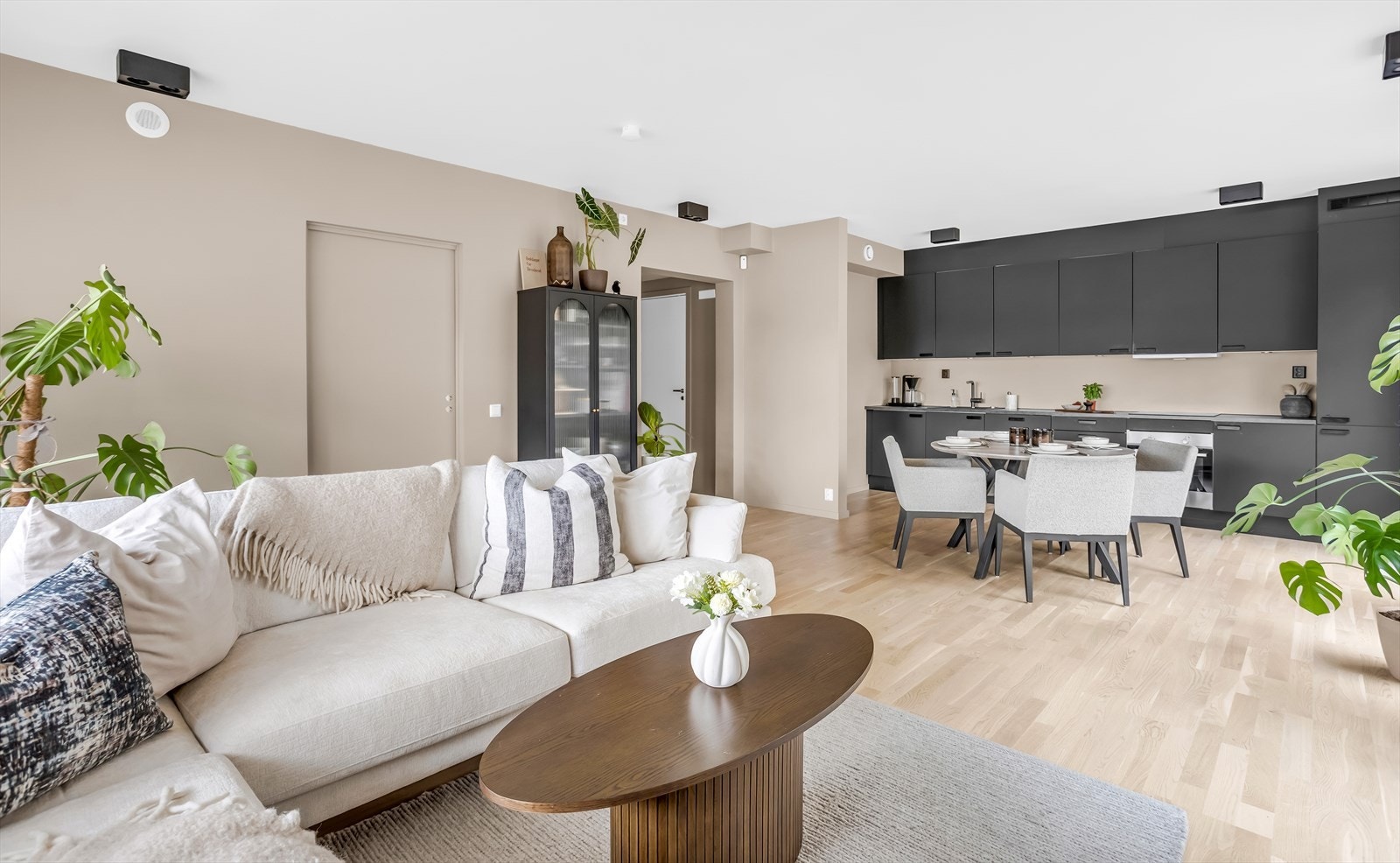 Eiendomsmegler1 v/Silje Melby Rundberg har gleden av å presentere Hjeramoen 24A! Galleribilde