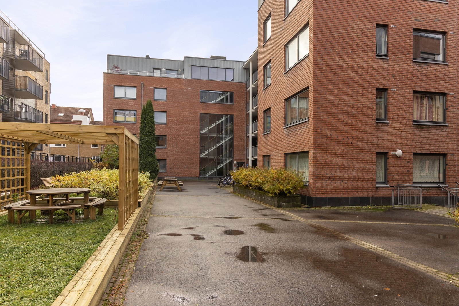 Borettslaget har et flott opparbeidet bakgård. Galleribilde