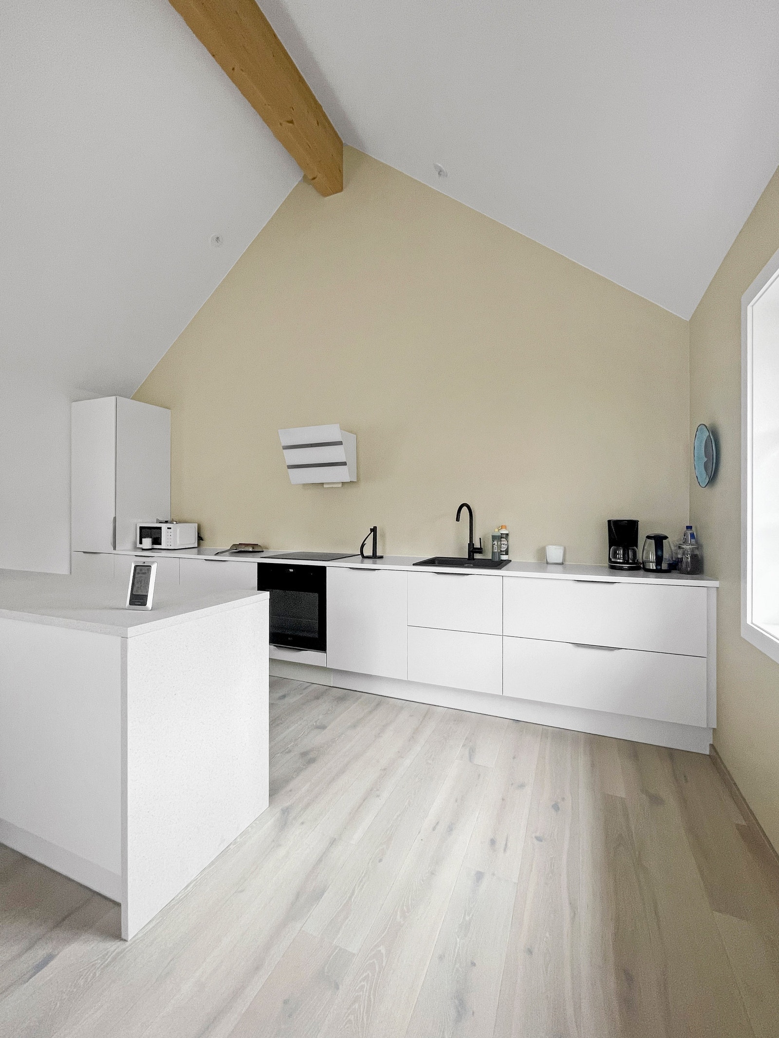 Lekkert kjøkken med kjøkkenøy Galleribilde