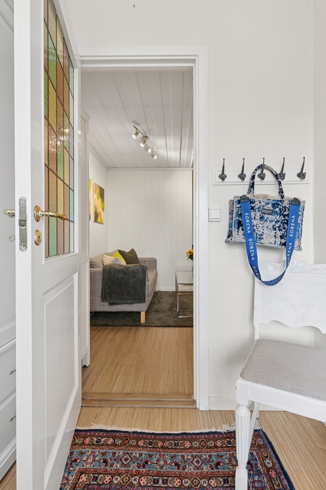 Soverom 2 har adkomst fra stuen i 1. etasje. Galleribilde