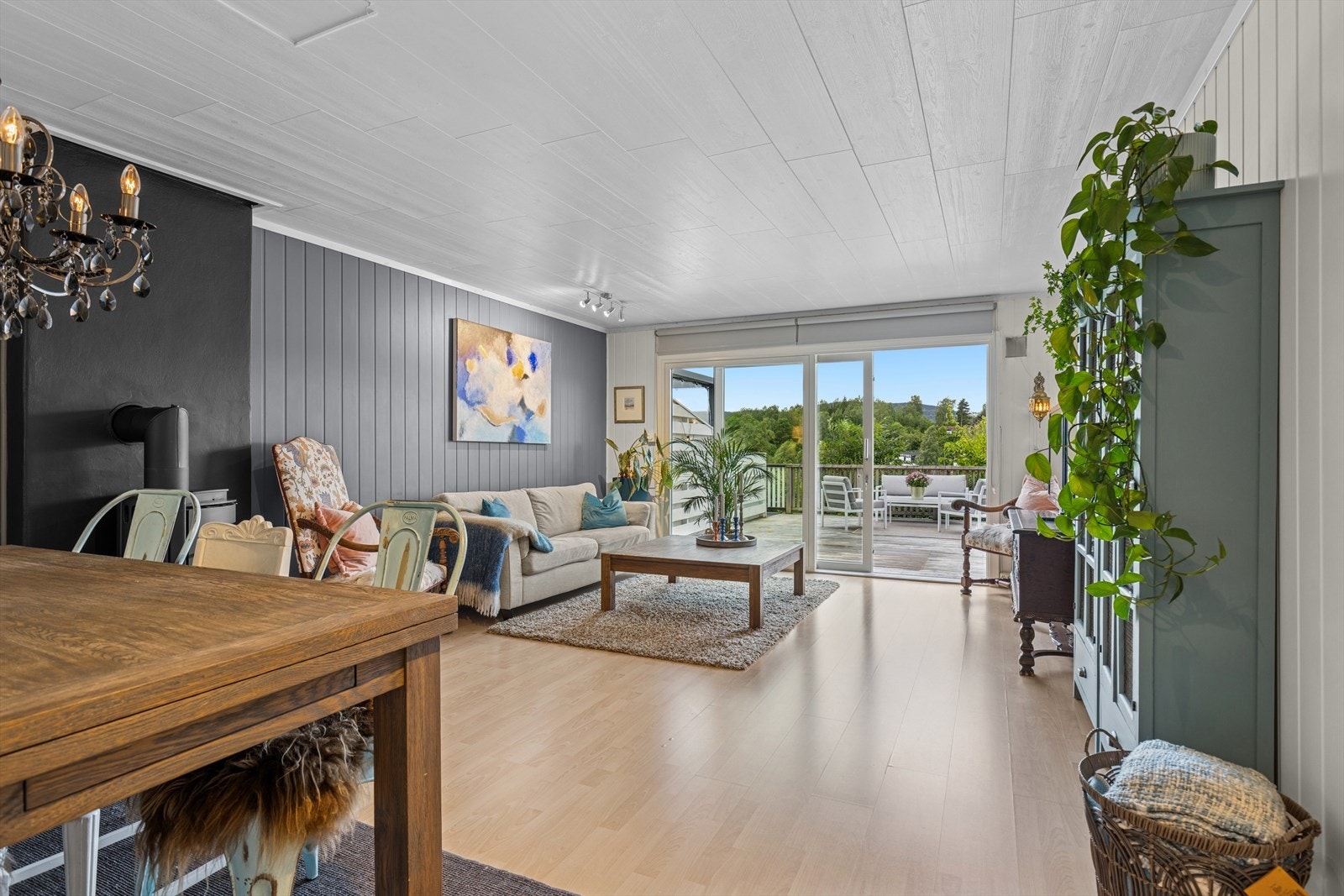 Romslig stue som gir deg muligheten til å møblere slik du ønsker! Galleribilde