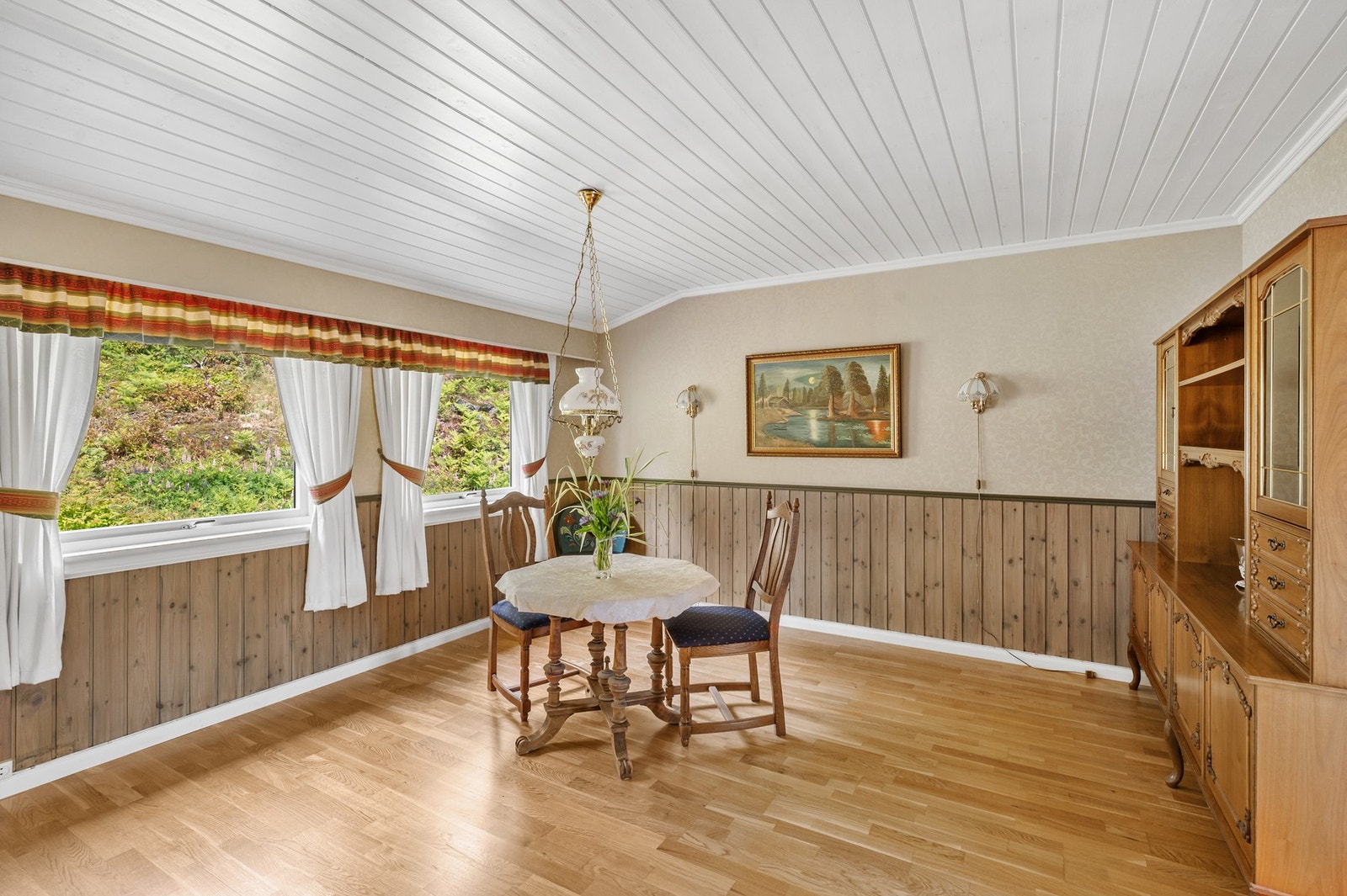 TV-stue med god plass til en større sittegruppe. Galleribilde