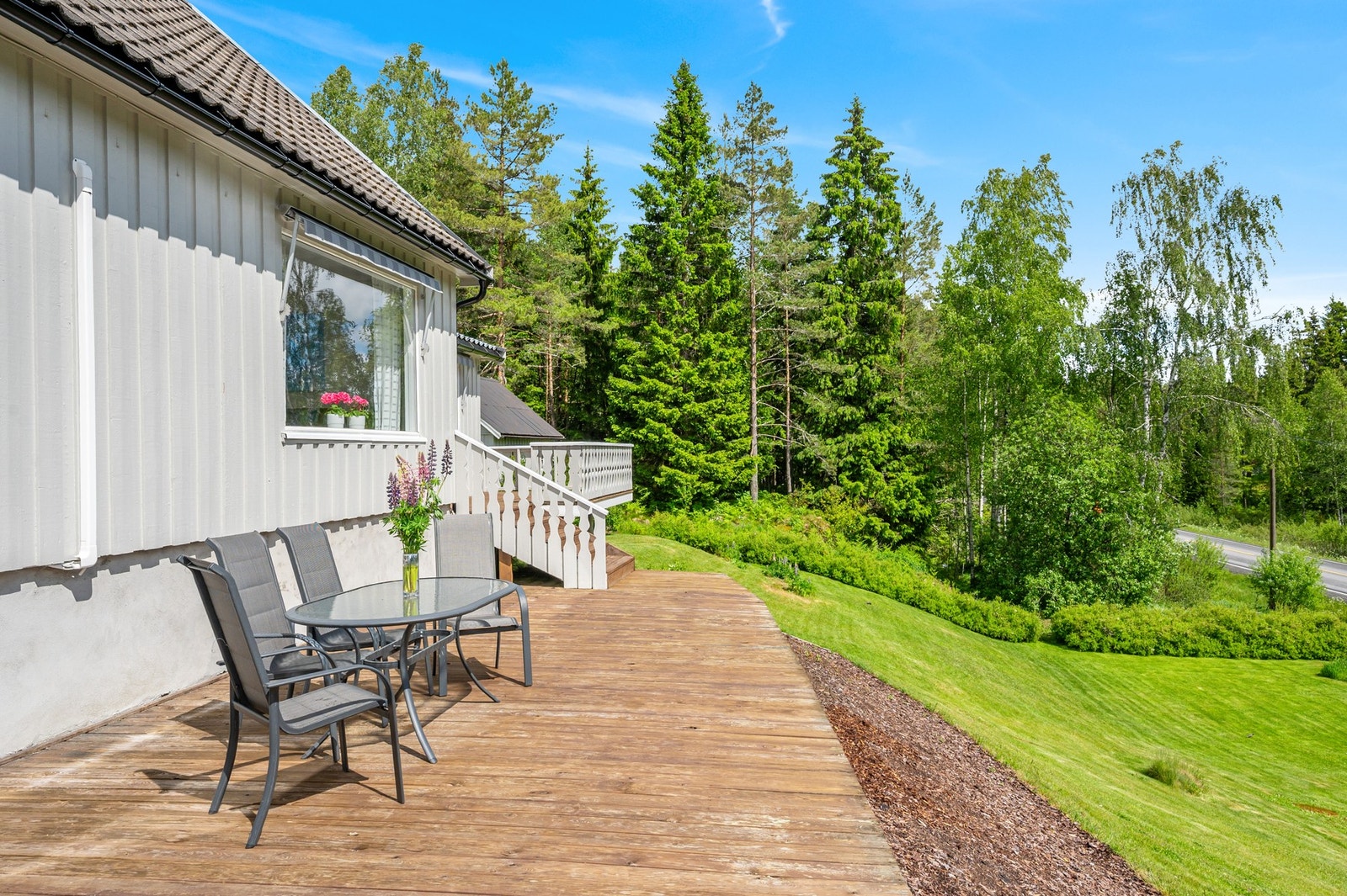 Boligen i et naturskjønt og rolig området. Galleribilde