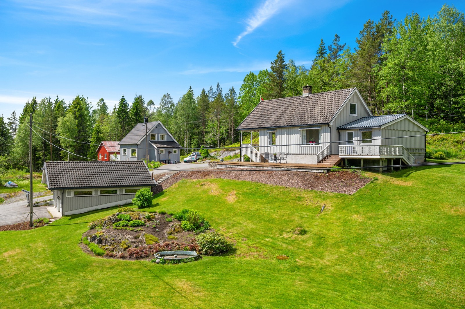Stor dobbel garasje på 52 kvadrat med lagring på loft. Galleribilde