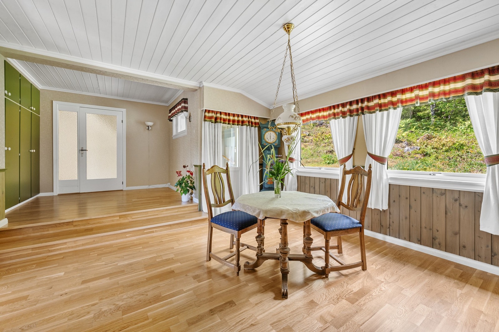 Legg merke til den innebygde garderoben. Galleribilde