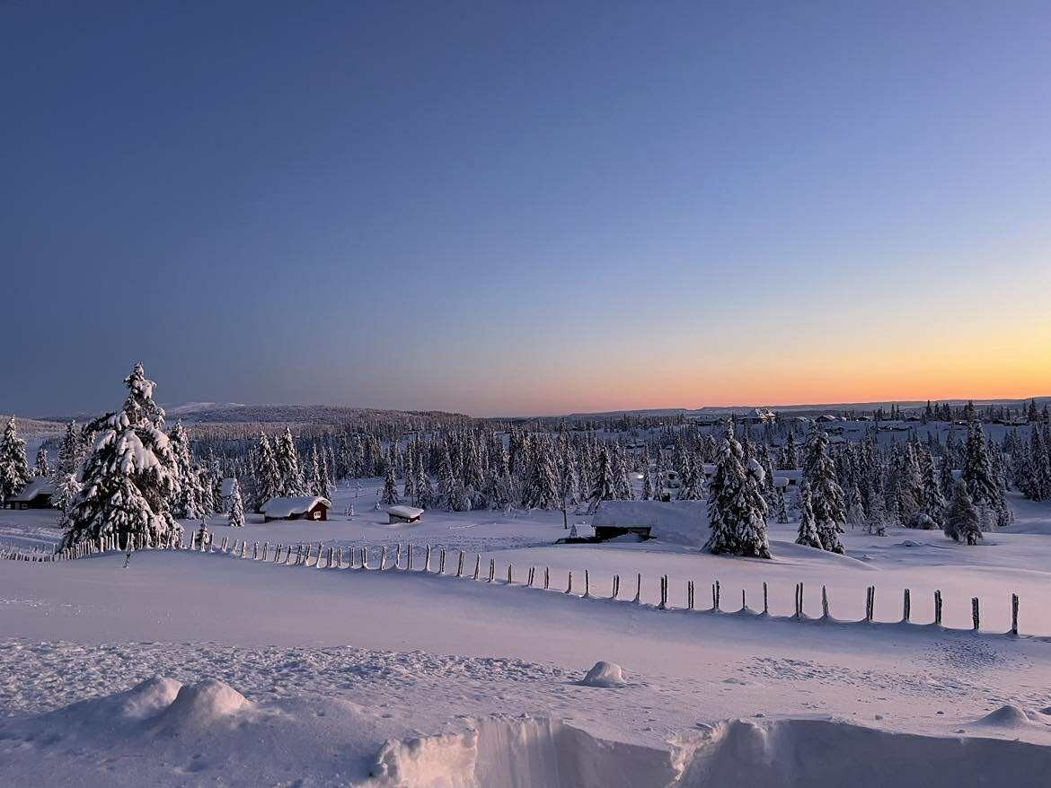 Fra denne leiligheten er det muligheter til å nye mang en stemningsfull solnedgang. Privat foto. Galleribilde