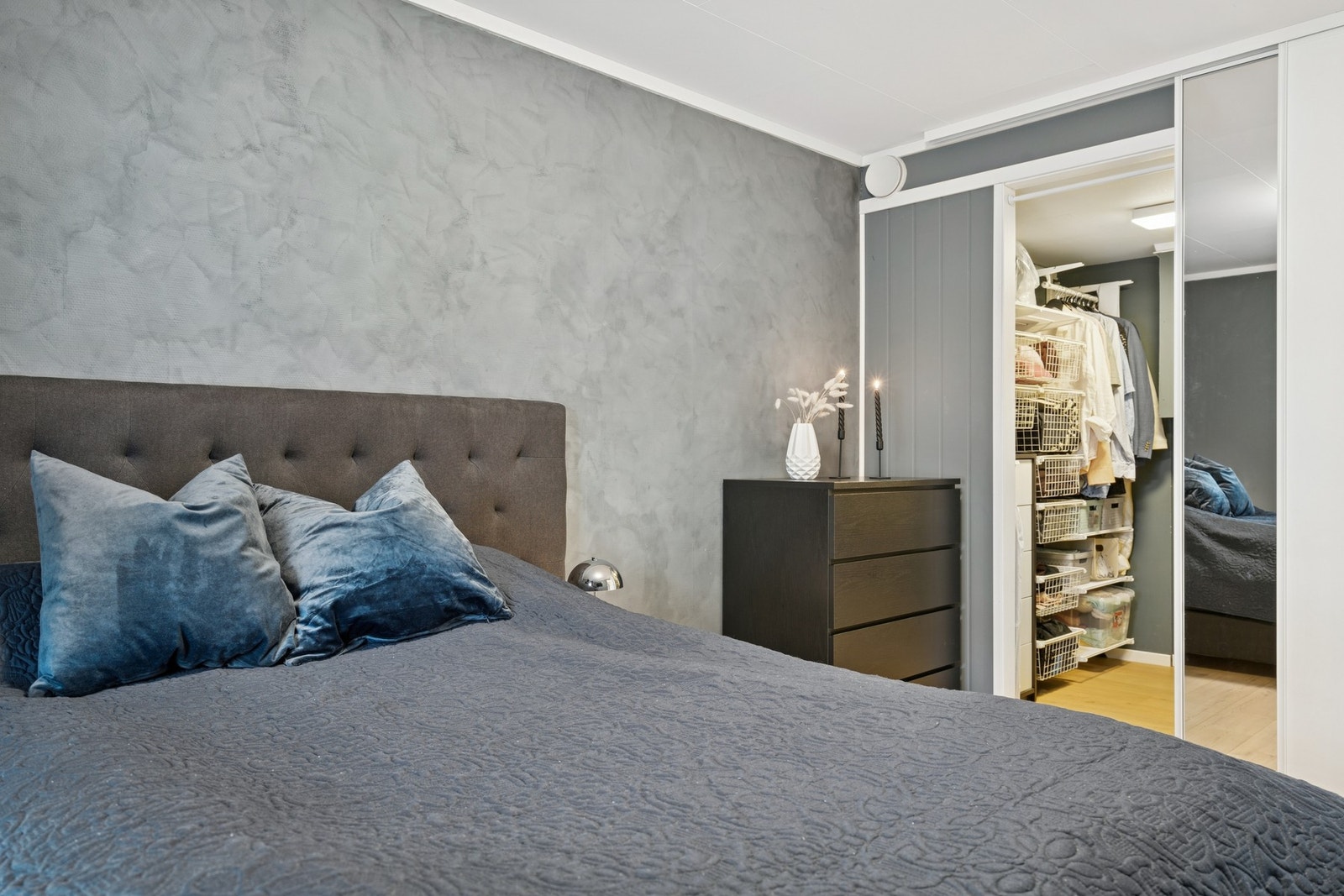 Hovedsoverom og garderobe Galleribilde