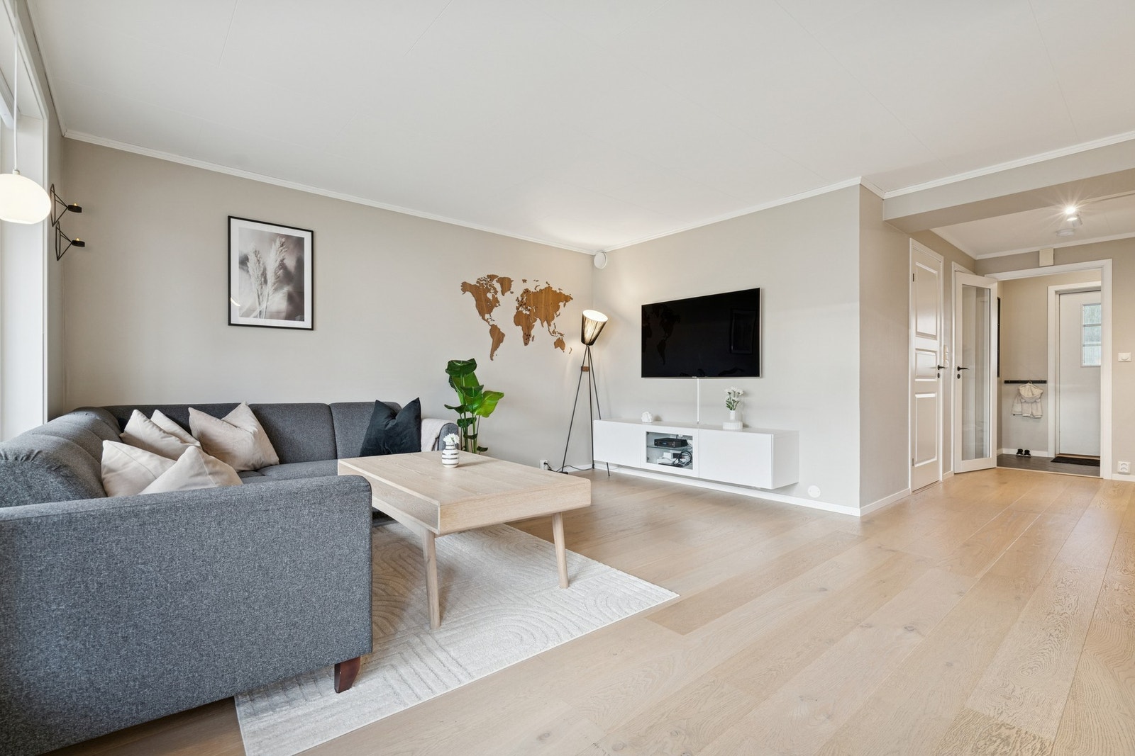 Leiligheten fremstår svært velholdt og løpende oppgradert de siste årene. Galleribilde