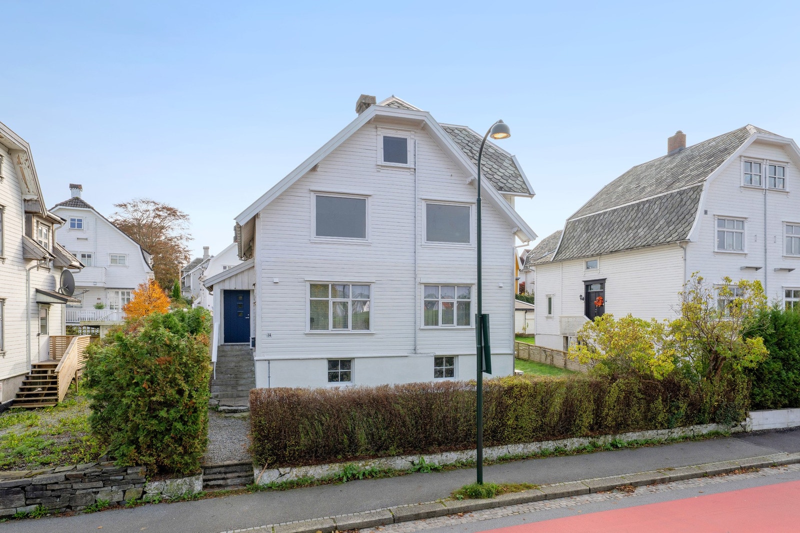 Velkommen til Tjodovls gate 14! En del av en tomannsbolig på sentrale Våland. Galleribilde