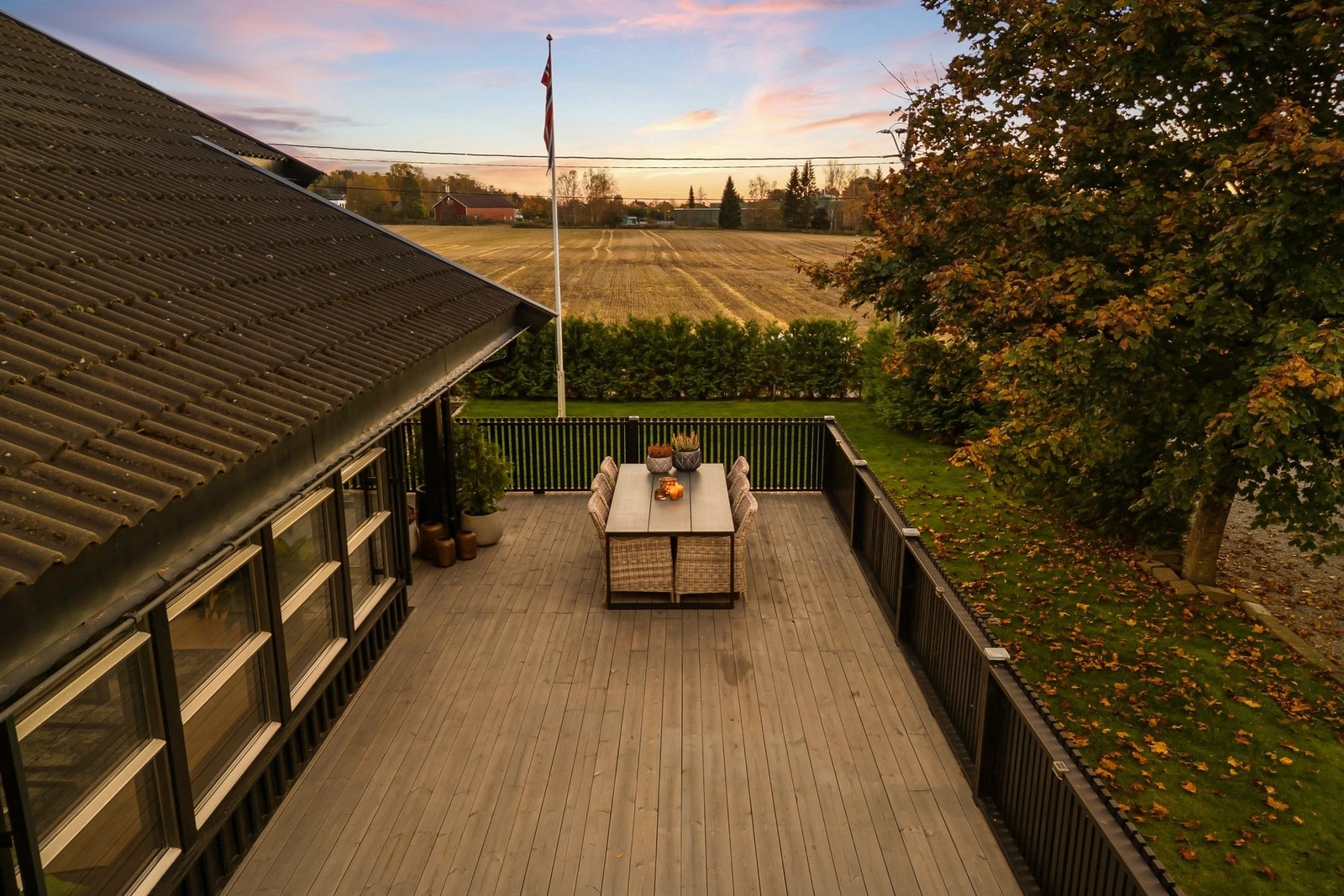Terrasse på hele 110 kvm. Galleribilde
