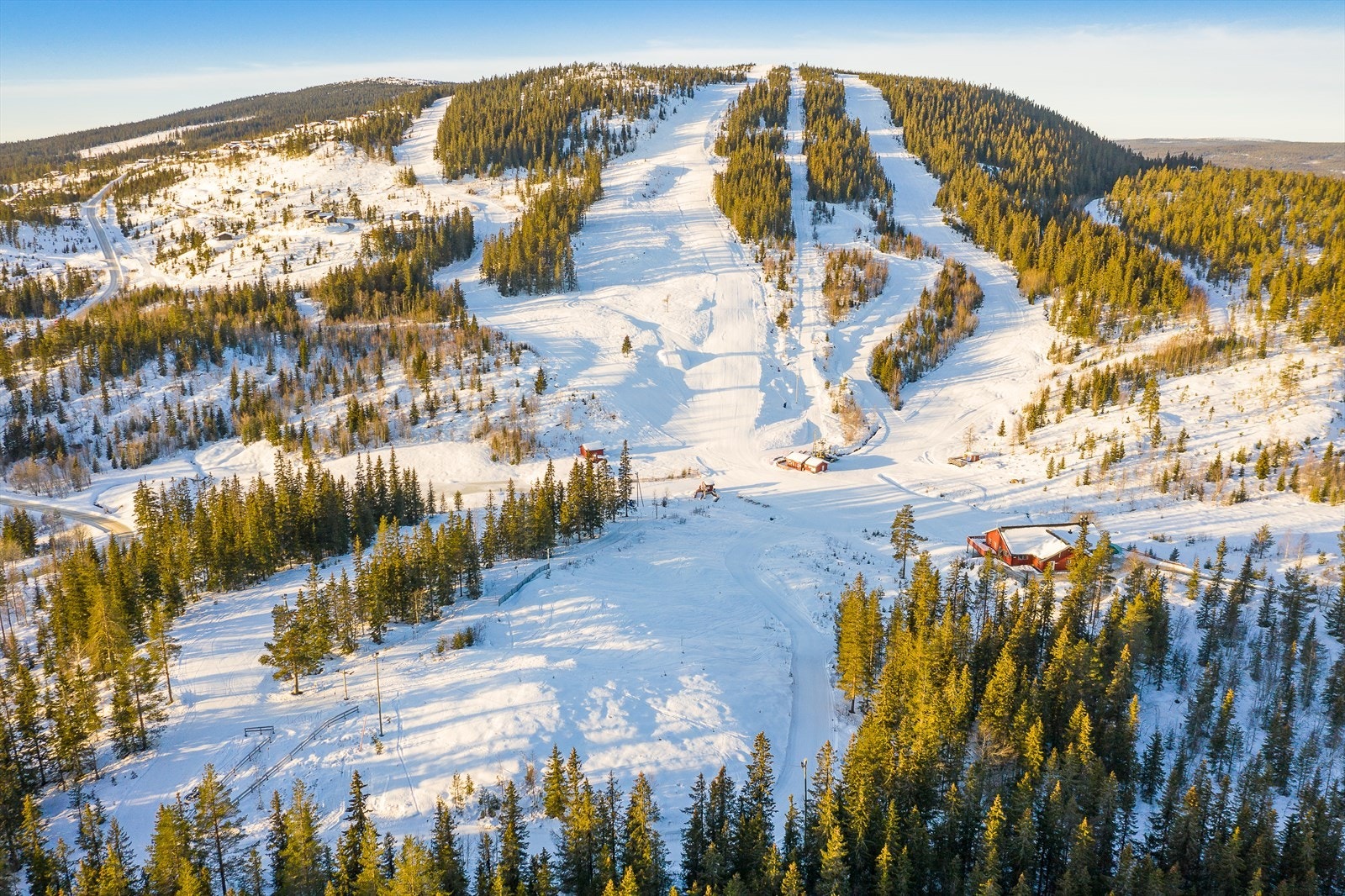 Hytta ligger i kort avstand til Birkenåsen skianlegg. Galleribilde