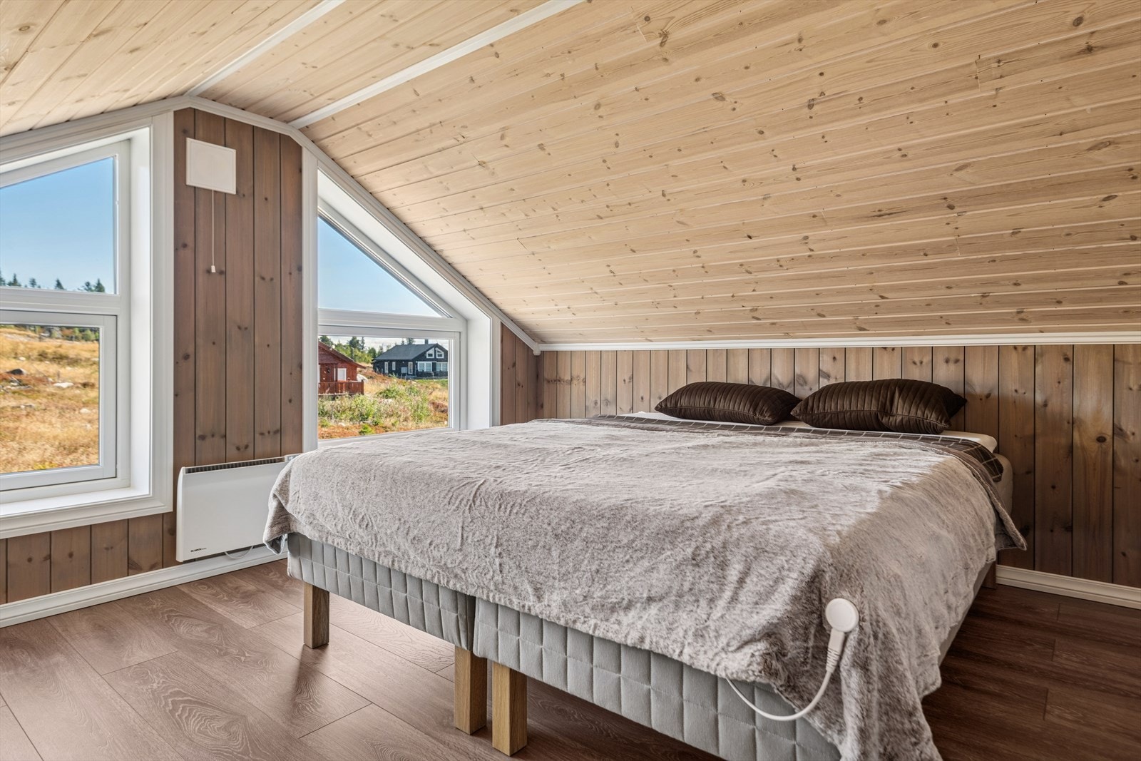 Disponibelt rom innredet med seng. Galleribilde