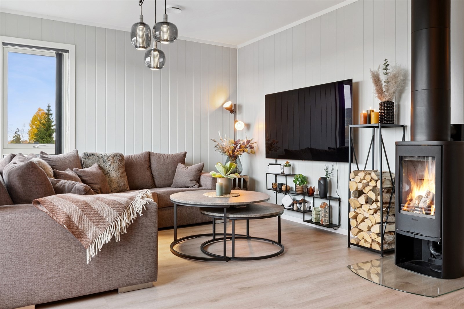 Den moderne peisovnen gir både god varme og peishygge. Galleribilde