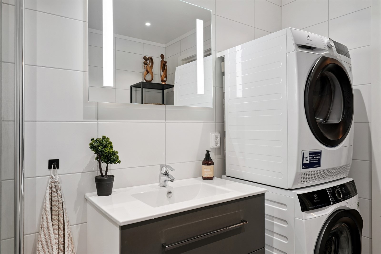 Det er plass til både vaskemaskin og tørketrommel. Galleribilde
