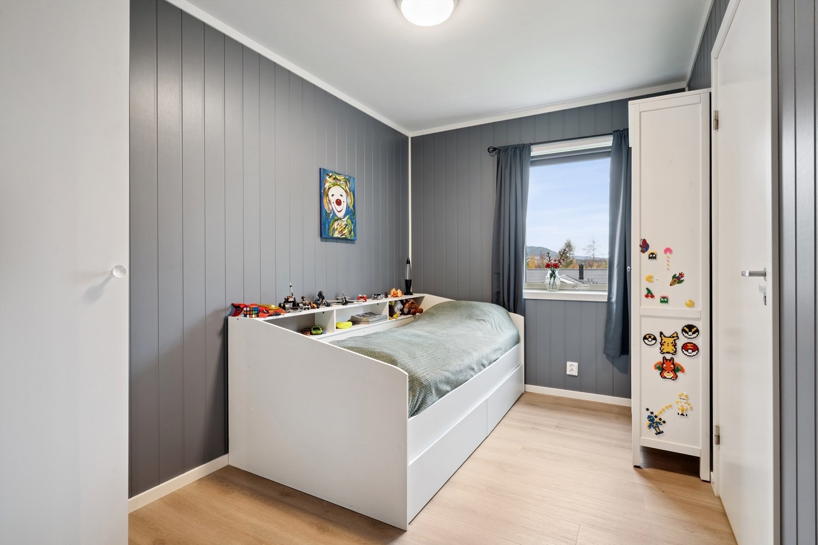 Soverom 2 har frittstående garderobeskap. Galleribilde