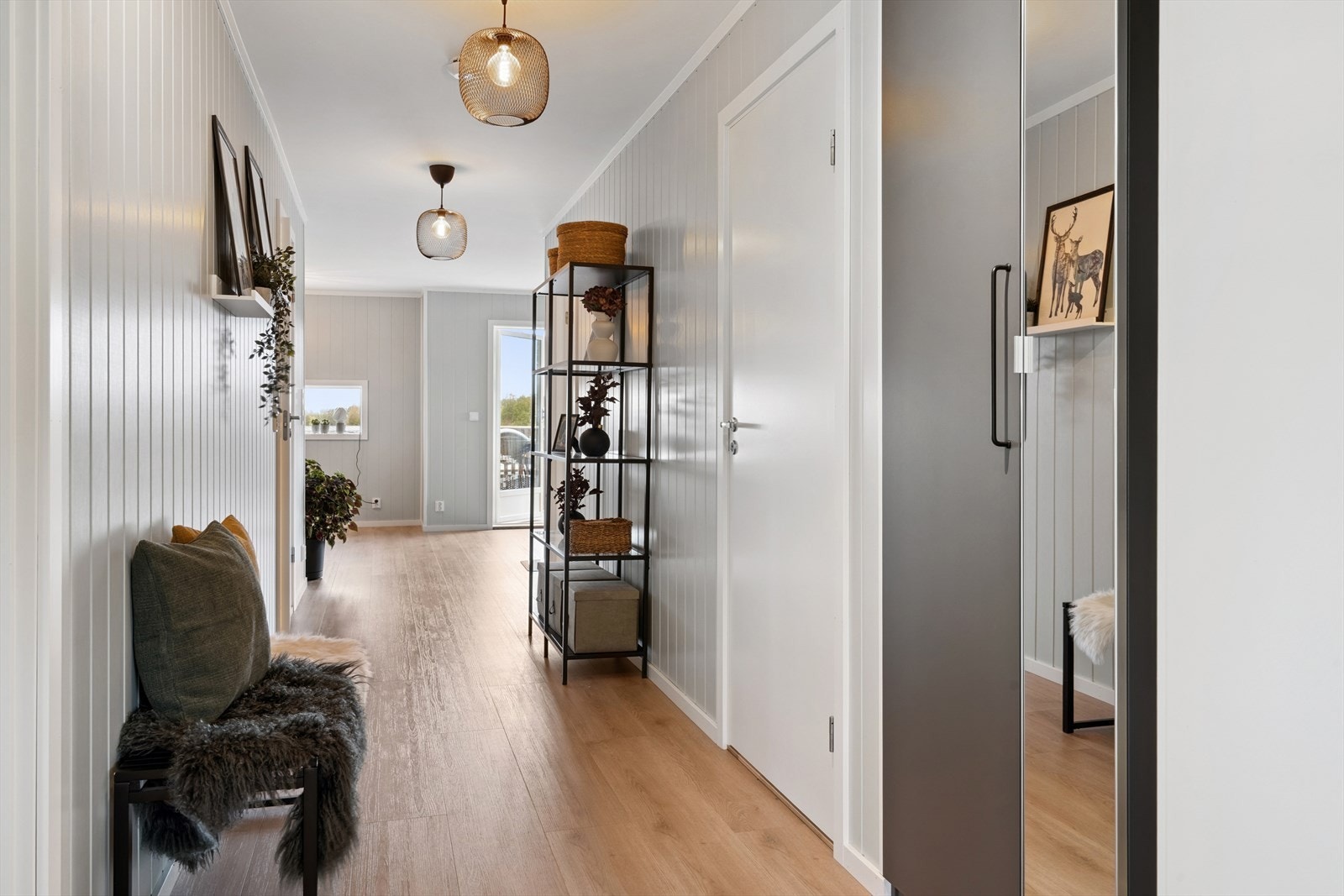 Leiligheten har god standard, og tilfredsstiller de fleste krav til en moderne bolig. Galleribilde