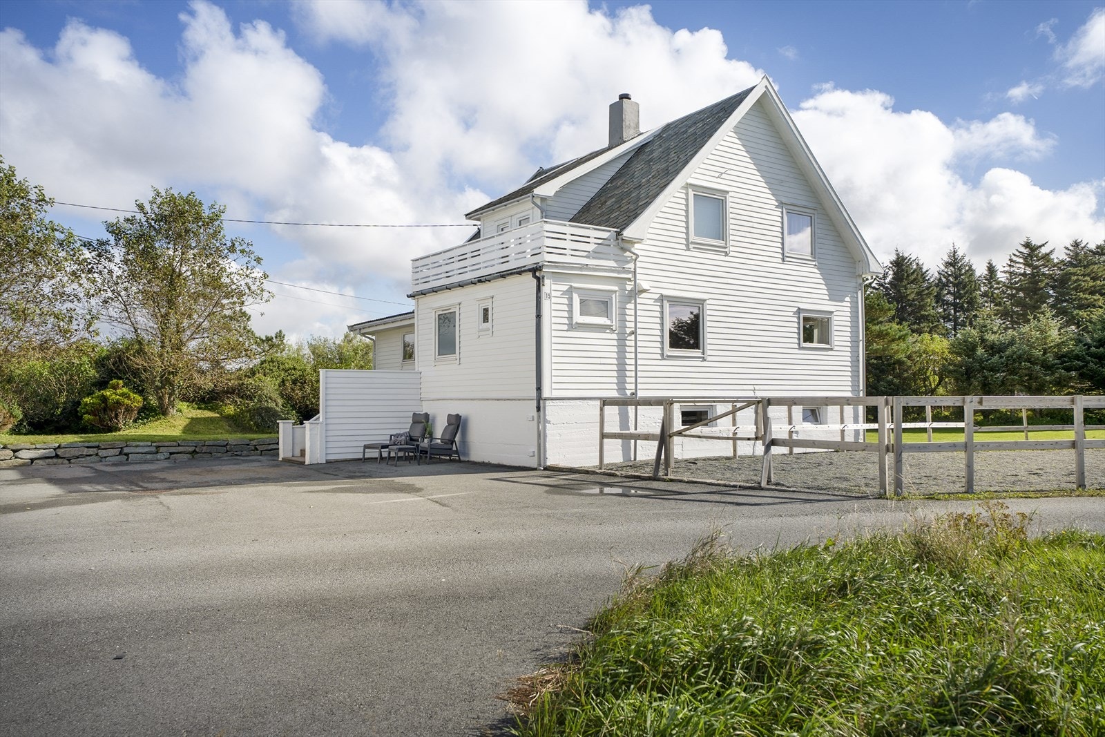 God parkering og opparbeidet uteområde. Galleribilde