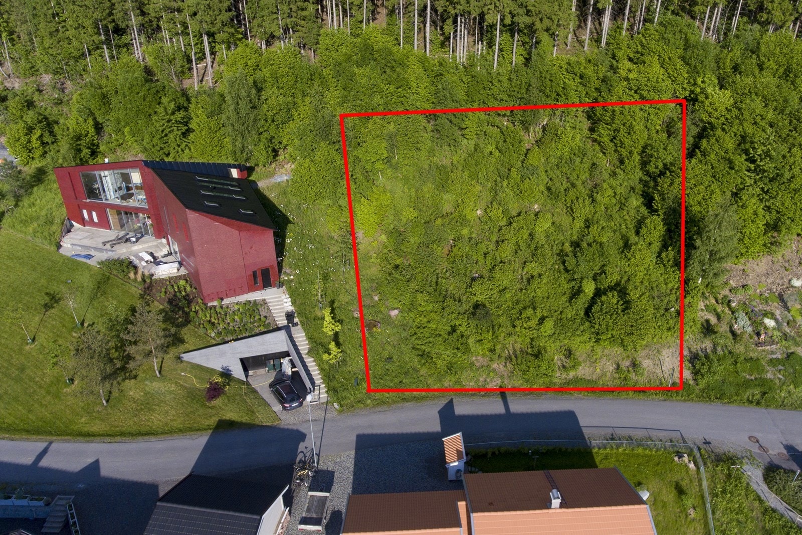 Fra Sylling er det ca. 25 minutter til Drammen/Asker, ca. 30 minutter til Sandvika og ca. 40-45 minutter til Oslo Galleribilde