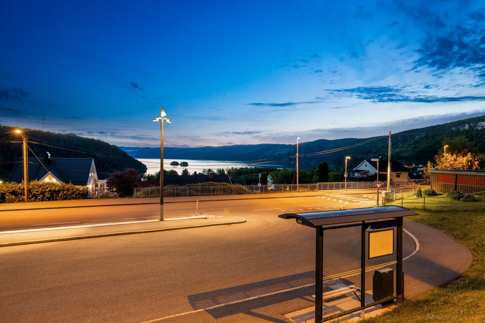 Fra Sylling går det buss langs øst- og vestsiden av Lierdalen til Lier, Drammen, Asker og Oslo Galleribilde