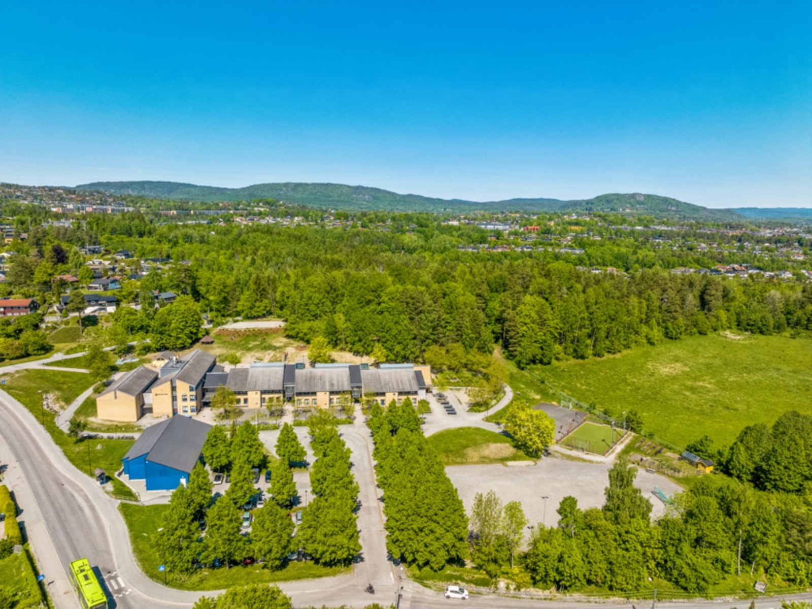 Området sogner til Blakstad barneskole. Hit er det trygg skolevei. Galleribilde