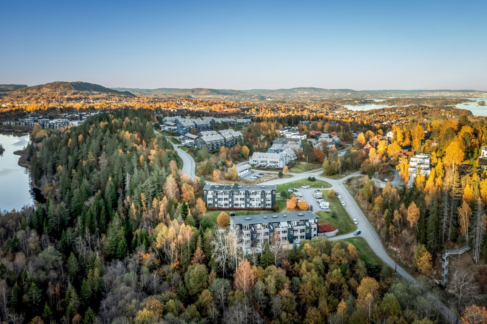 Beliggenheten på Gullhella er attraktiv med kort vei til skole, barnehage og kollektivtransport. Galleribilde