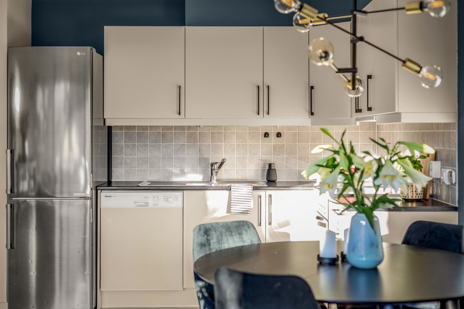 Et lyst og tidløst kjøkken som passer enhver stil. Galleribilde