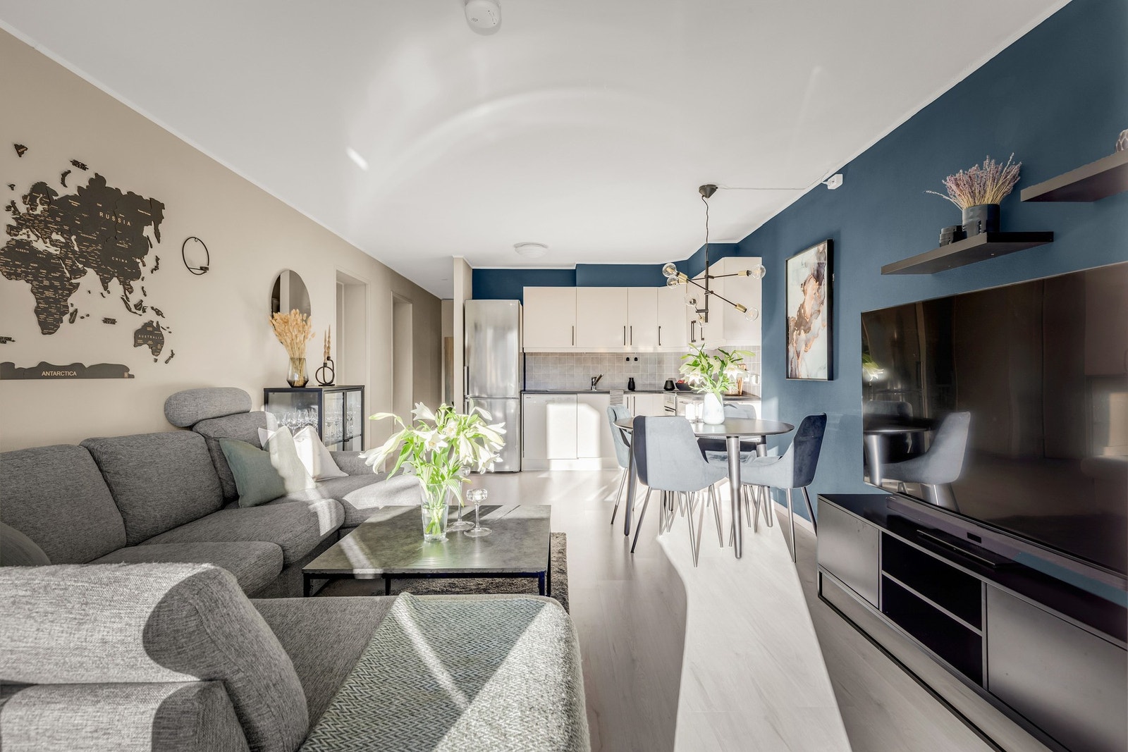 Alle rommene med unntak av badet har laminat i gulv. Galleribilde